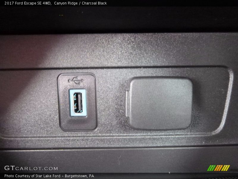 Canyon Ridge / Charcoal Black 2017 Ford Escape SE 4WD
