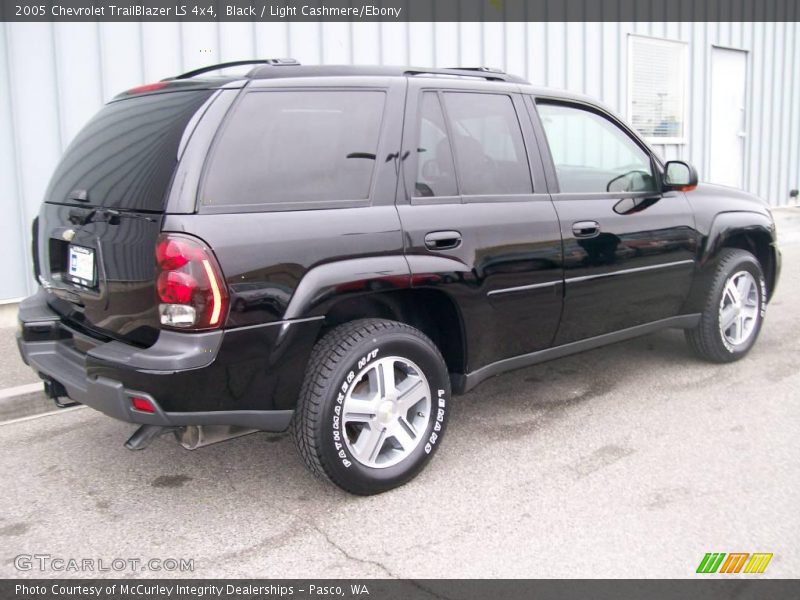 Black / Light Cashmere/Ebony 2005 Chevrolet TrailBlazer LS 4x4