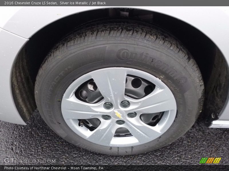 Silver Ice Metallic / Jet Black 2016 Chevrolet Cruze LS Sedan