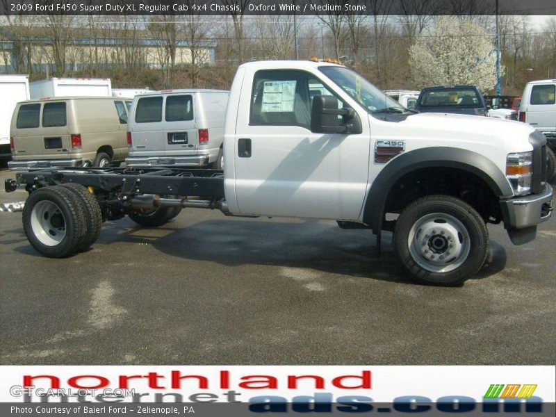 Oxford White / Medium Stone 2009 Ford F450 Super Duty XL Regular Cab 4x4 Chassis