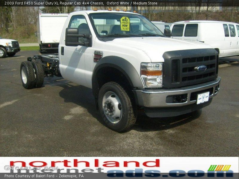 Oxford White / Medium Stone 2009 Ford F450 Super Duty XL Regular Cab 4x4 Chassis