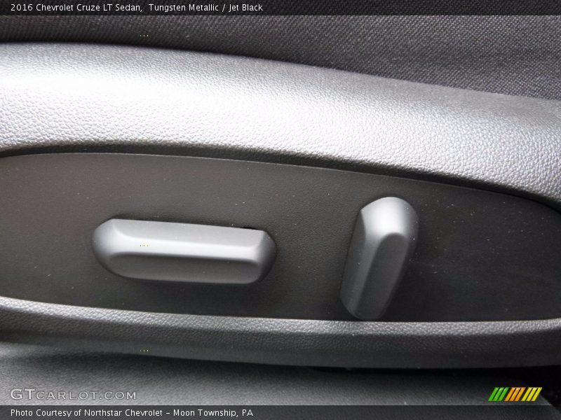 Tungsten Metallic / Jet Black 2016 Chevrolet Cruze LT Sedan