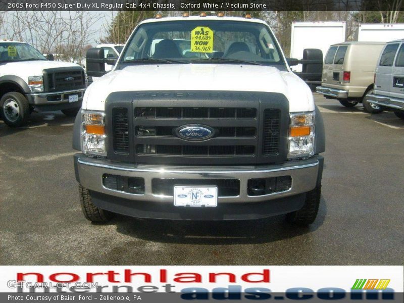 Oxford White / Medium Stone 2009 Ford F450 Super Duty XL Regular Cab 4x4 Chassis