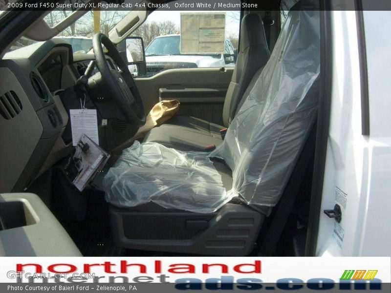 Oxford White / Medium Stone 2009 Ford F450 Super Duty XL Regular Cab 4x4 Chassis