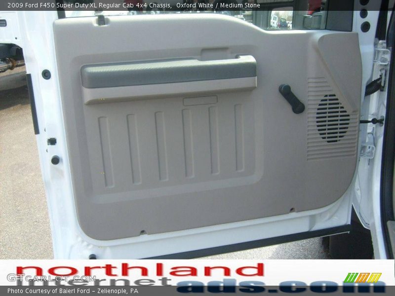 Oxford White / Medium Stone 2009 Ford F450 Super Duty XL Regular Cab 4x4 Chassis