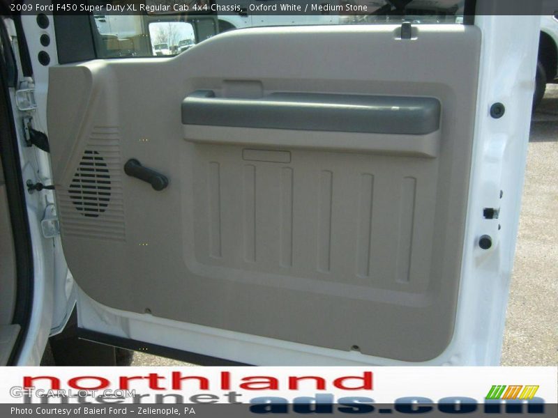 Oxford White / Medium Stone 2009 Ford F450 Super Duty XL Regular Cab 4x4 Chassis