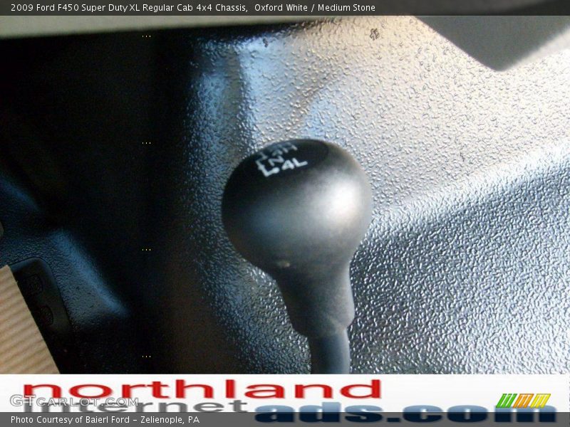 Oxford White / Medium Stone 2009 Ford F450 Super Duty XL Regular Cab 4x4 Chassis