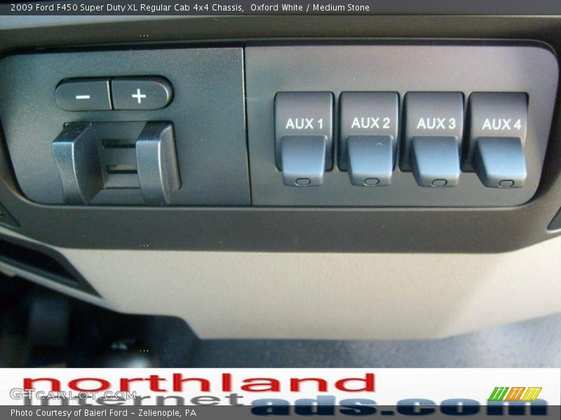 Oxford White / Medium Stone 2009 Ford F450 Super Duty XL Regular Cab 4x4 Chassis