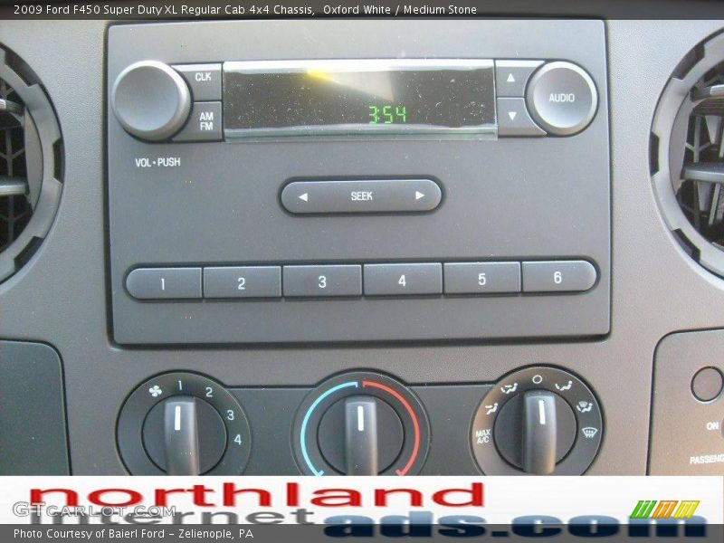 Oxford White / Medium Stone 2009 Ford F450 Super Duty XL Regular Cab 4x4 Chassis