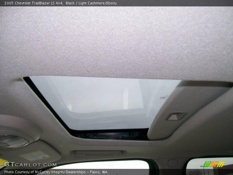 Black / Light Cashmere/Ebony 2005 Chevrolet TrailBlazer LS 4x4