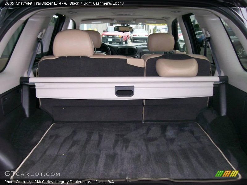 Black / Light Cashmere/Ebony 2005 Chevrolet TrailBlazer LS 4x4