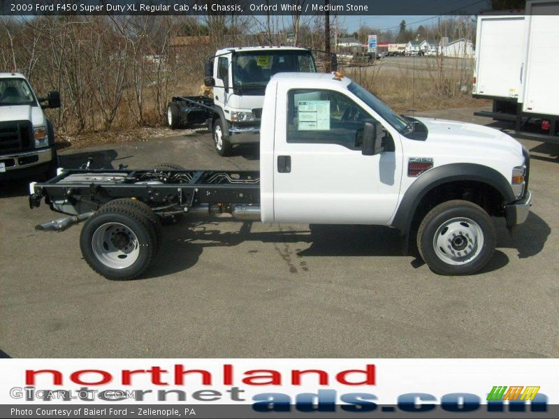 Oxford White / Medium Stone 2009 Ford F450 Super Duty XL Regular Cab 4x4 Chassis
