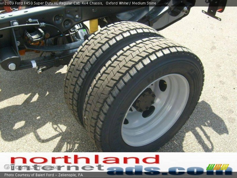 Oxford White / Medium Stone 2009 Ford F450 Super Duty XL Regular Cab 4x4 Chassis