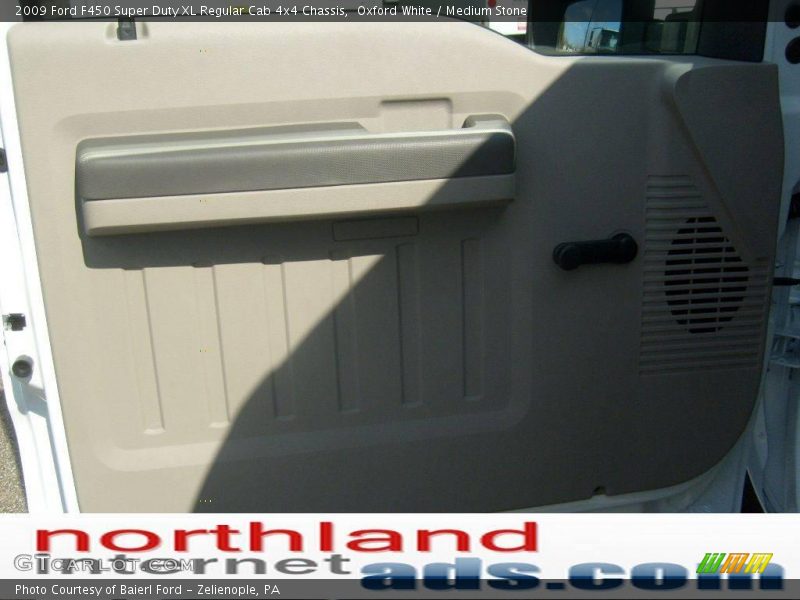Oxford White / Medium Stone 2009 Ford F450 Super Duty XL Regular Cab 4x4 Chassis