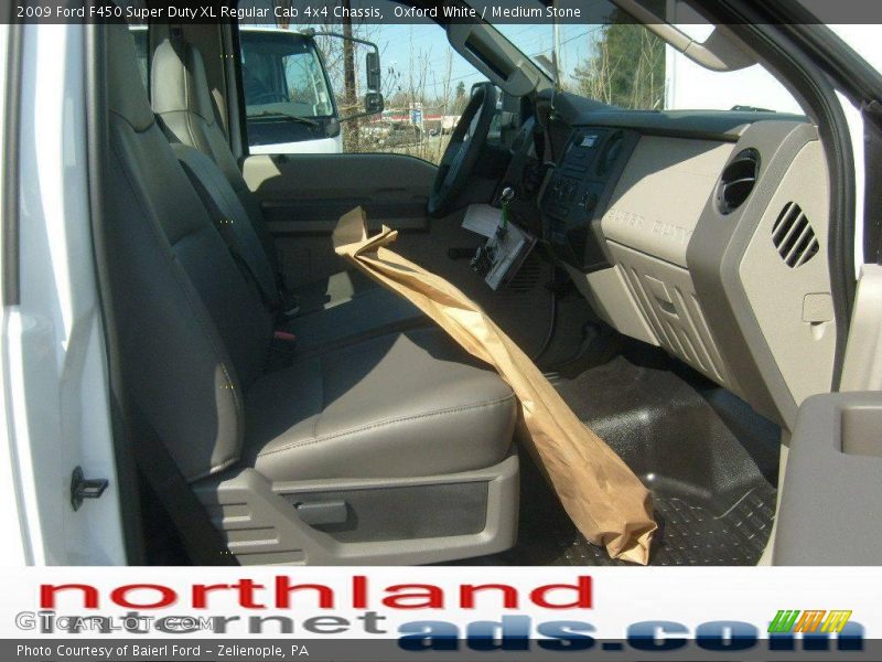 Oxford White / Medium Stone 2009 Ford F450 Super Duty XL Regular Cab 4x4 Chassis