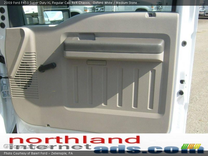 Oxford White / Medium Stone 2009 Ford F450 Super Duty XL Regular Cab 4x4 Chassis