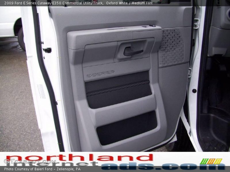 Oxford White / Medium Flint 2009 Ford E Series Cutaway E350 Commercial Utility Truck