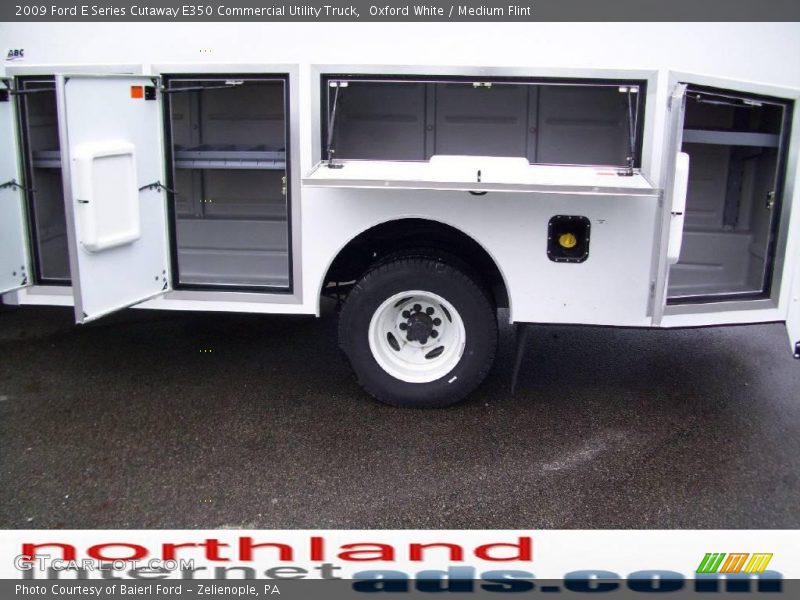 Oxford White / Medium Flint 2009 Ford E Series Cutaway E350 Commercial Utility Truck