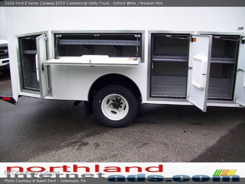 Oxford White / Medium Flint 2009 Ford E Series Cutaway E350 Commercial Utility Truck