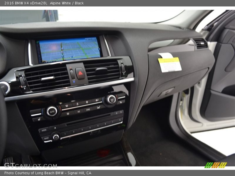 Alpine White / Black 2016 BMW X4 xDrive28i