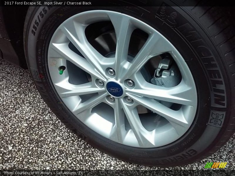 Ingot Silver / Charcoal Black 2017 Ford Escape SE