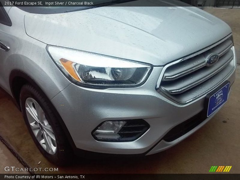 Ingot Silver / Charcoal Black 2017 Ford Escape SE