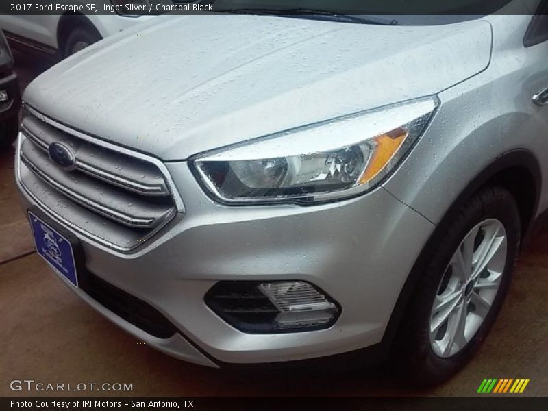 Ingot Silver / Charcoal Black 2017 Ford Escape SE