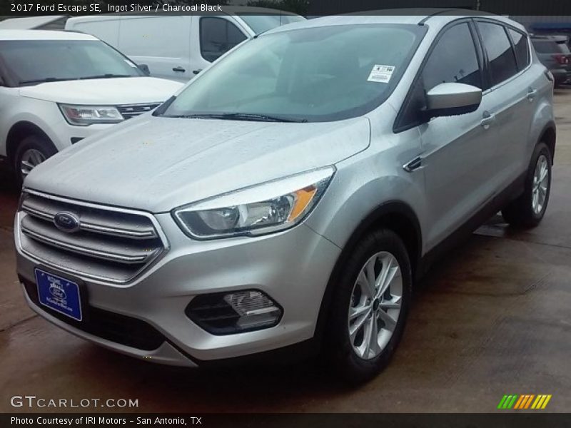 Ingot Silver / Charcoal Black 2017 Ford Escape SE