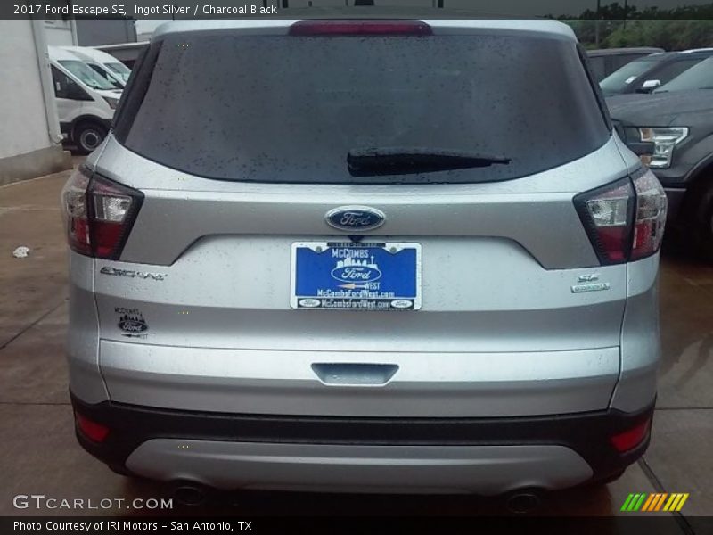 Ingot Silver / Charcoal Black 2017 Ford Escape SE