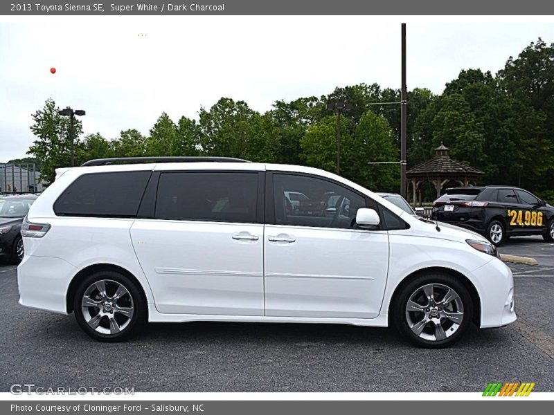 Super White / Dark Charcoal 2013 Toyota Sienna SE