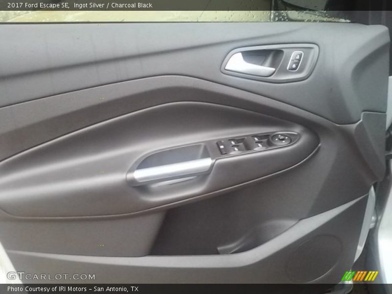 Ingot Silver / Charcoal Black 2017 Ford Escape SE