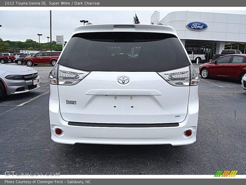 Super White / Dark Charcoal 2013 Toyota Sienna SE