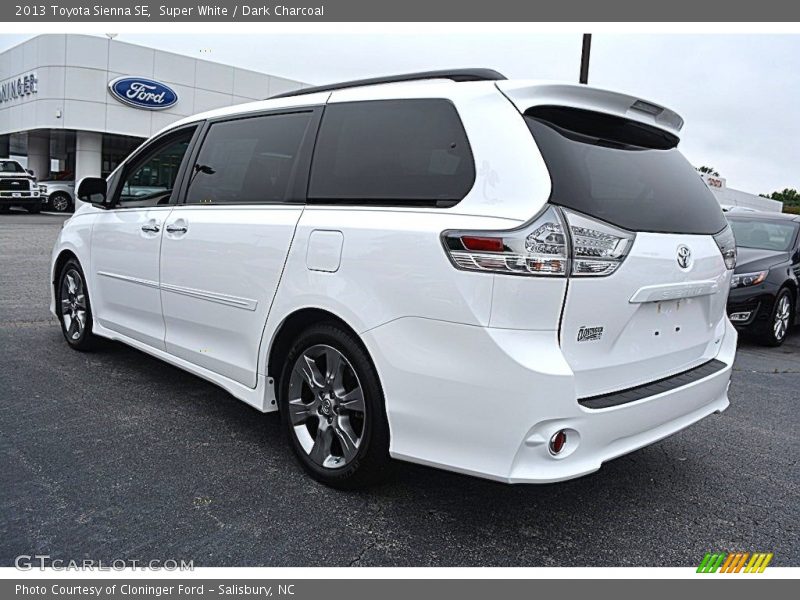 Super White / Dark Charcoal 2013 Toyota Sienna SE