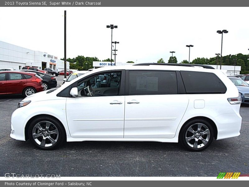 Super White / Dark Charcoal 2013 Toyota Sienna SE