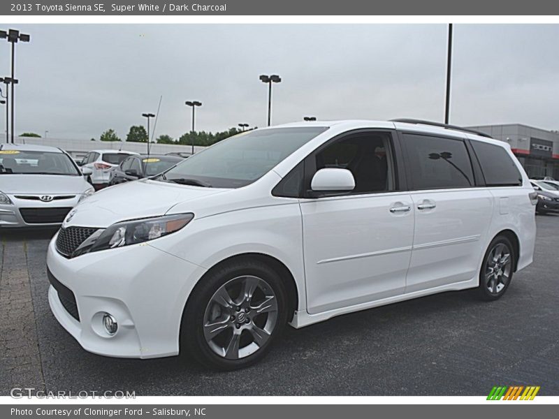 Super White / Dark Charcoal 2013 Toyota Sienna SE
