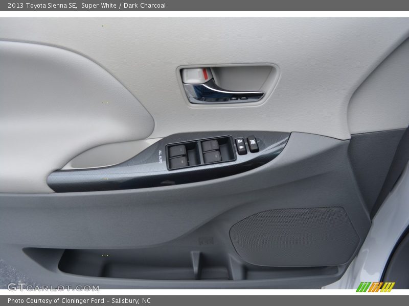 Super White / Dark Charcoal 2013 Toyota Sienna SE