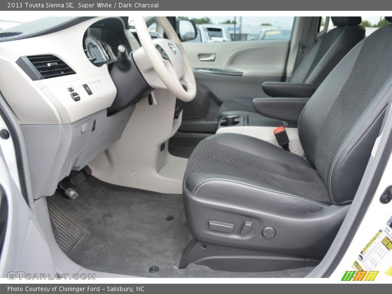 Super White / Dark Charcoal 2013 Toyota Sienna SE