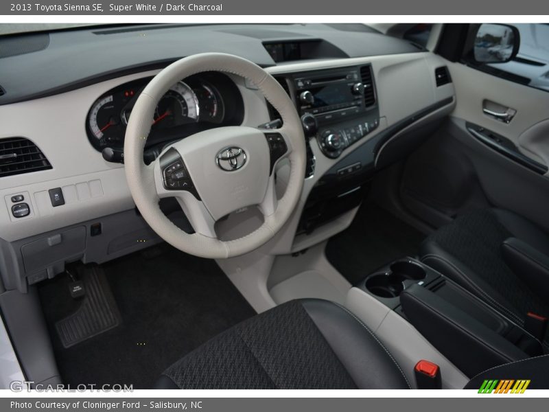 Super White / Dark Charcoal 2013 Toyota Sienna SE
