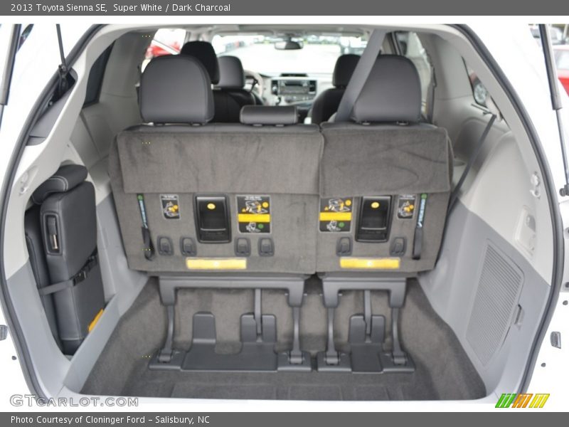 Super White / Dark Charcoal 2013 Toyota Sienna SE