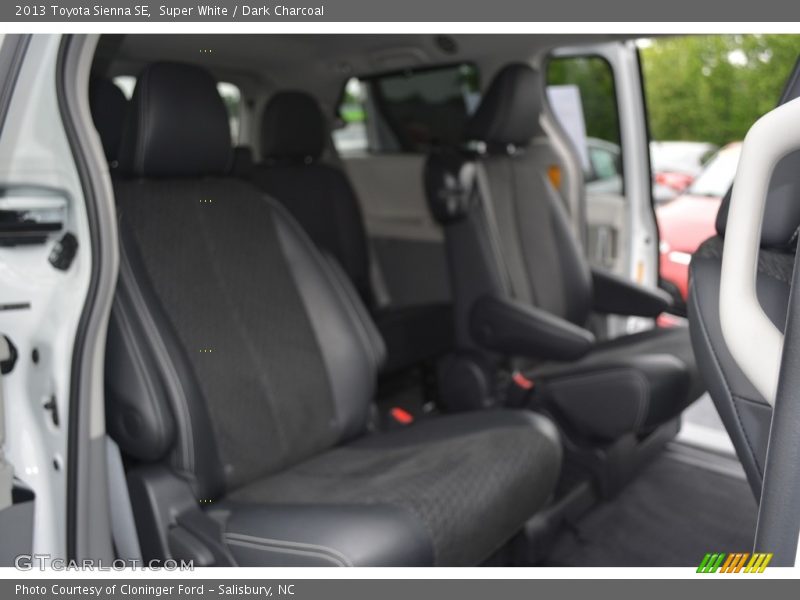 Super White / Dark Charcoal 2013 Toyota Sienna SE