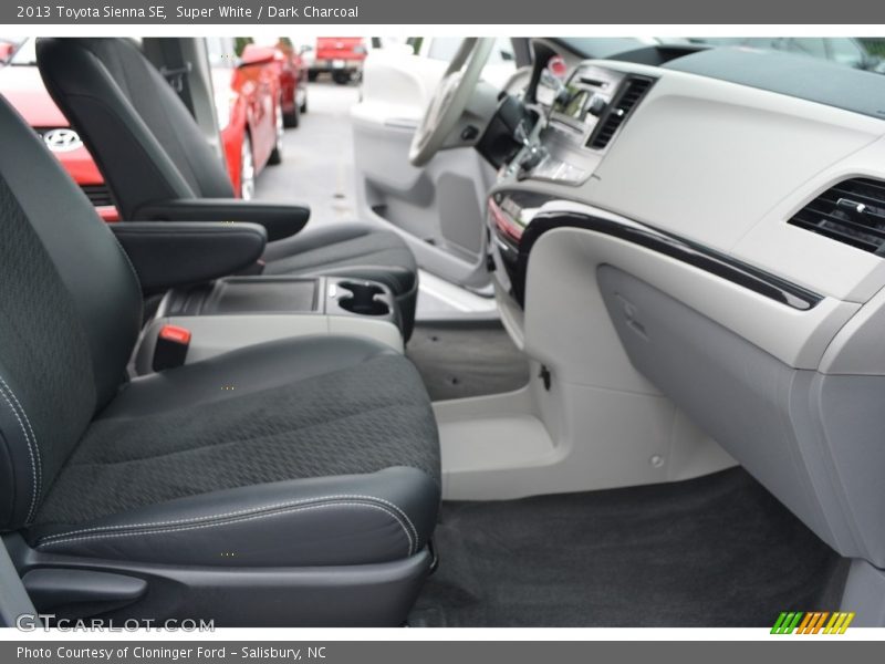 Super White / Dark Charcoal 2013 Toyota Sienna SE