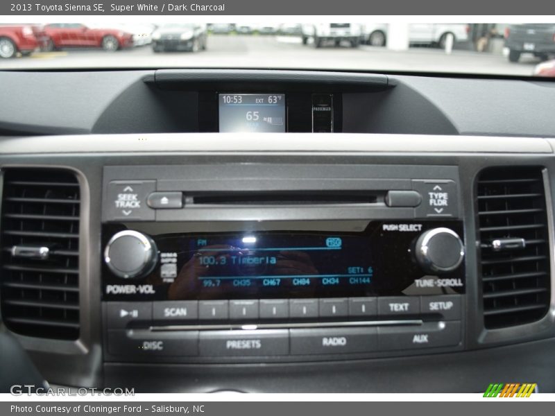 Super White / Dark Charcoal 2013 Toyota Sienna SE