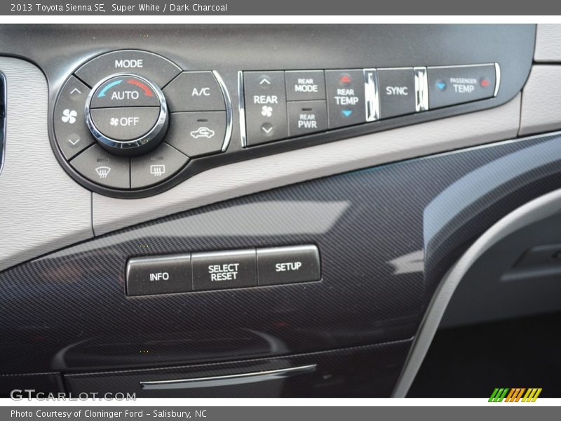Super White / Dark Charcoal 2013 Toyota Sienna SE
