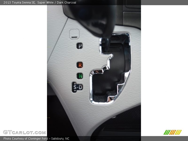 Super White / Dark Charcoal 2013 Toyota Sienna SE