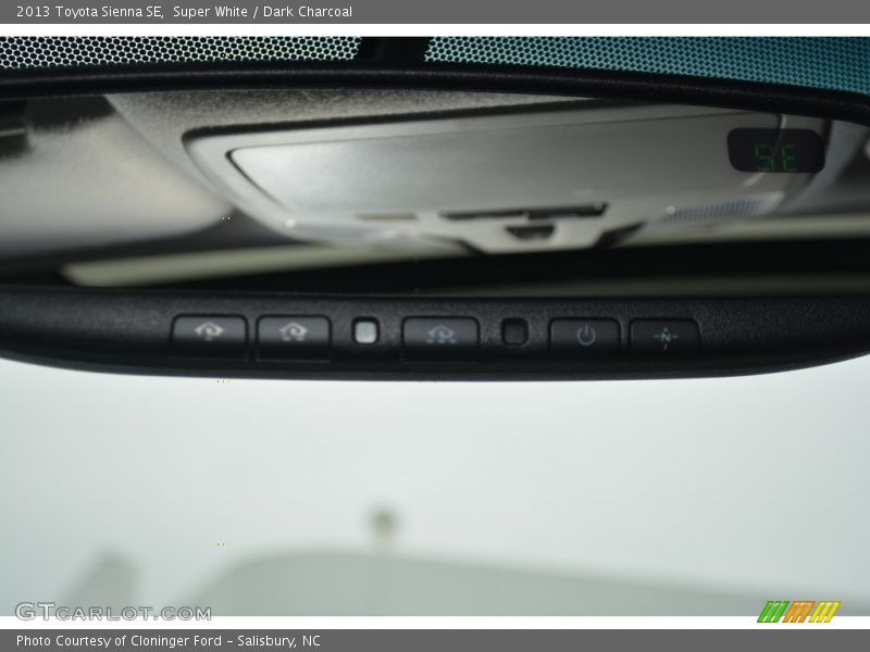 Super White / Dark Charcoal 2013 Toyota Sienna SE