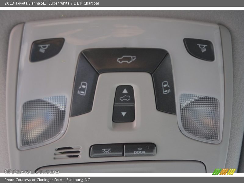 Super White / Dark Charcoal 2013 Toyota Sienna SE