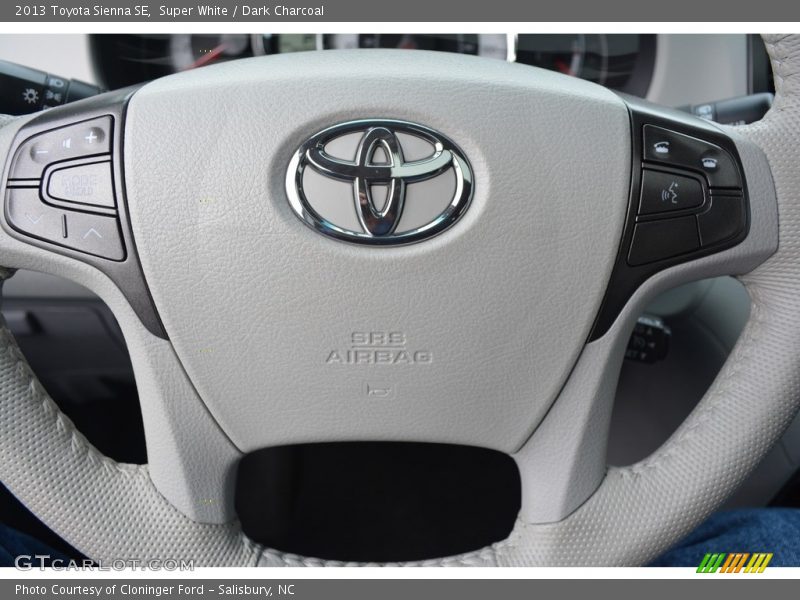 Super White / Dark Charcoal 2013 Toyota Sienna SE