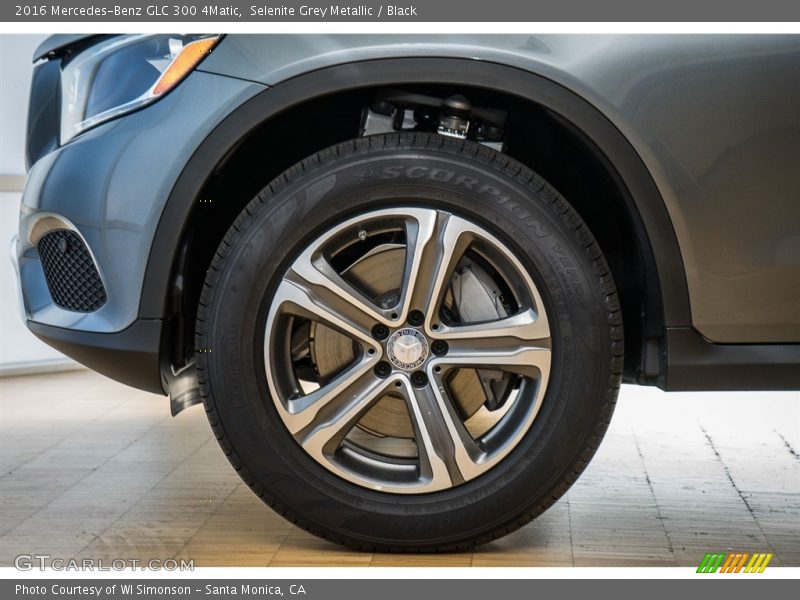Selenite Grey Metallic / Black 2016 Mercedes-Benz GLC 300 4Matic