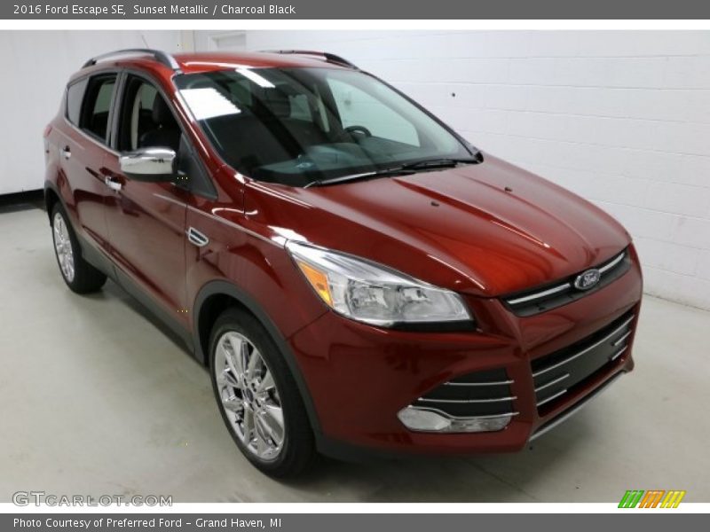 Sunset Metallic / Charcoal Black 2016 Ford Escape SE