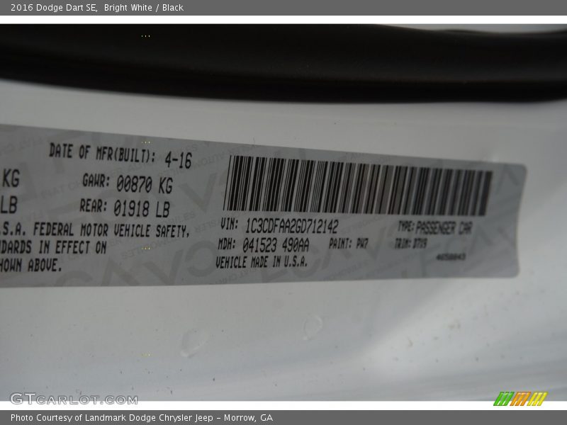 Bright White / Black 2016 Dodge Dart SE